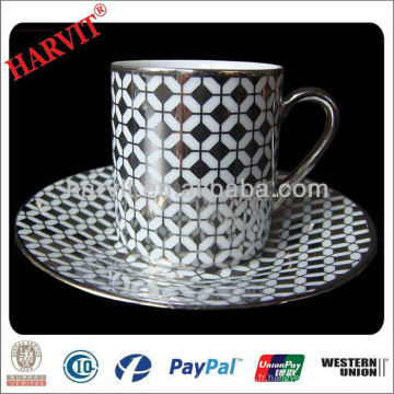 Coupe de café en porcelaine et soucoupe avec conception de galvanoplastie